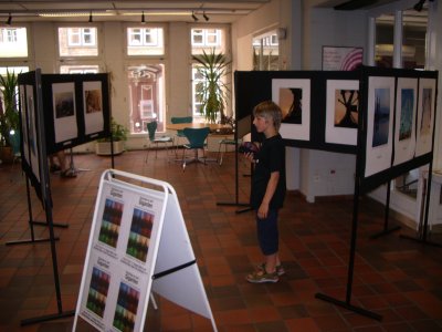 Foto der Ausstellung in der Stadtbibliothek